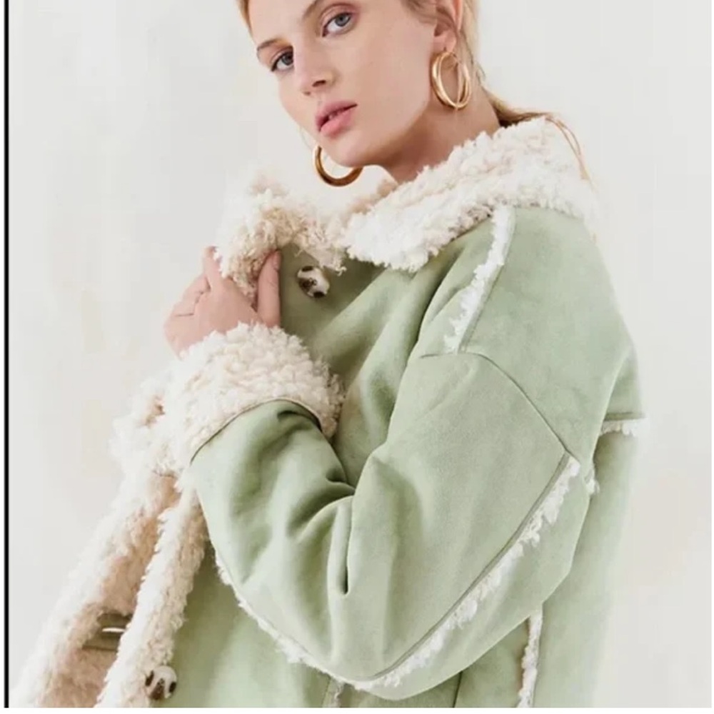 Urban outfitters Sage & cream cropped waist shearling Jacket Size S